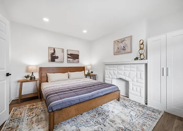 Dormont, Stylish And Modern Two Bedroom Apartment Pittsburgh