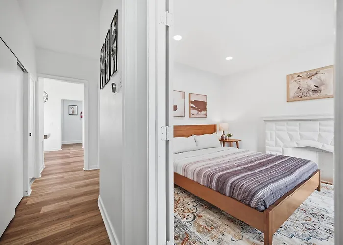 Apartment Dormont, Stylish And Modern Two Bedroom
