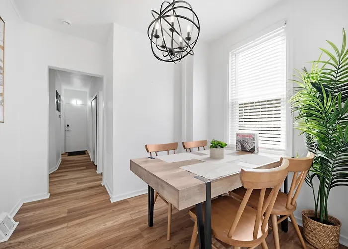 Dormont, Stylish And Modern Two Bedroom * Pittsburgh
