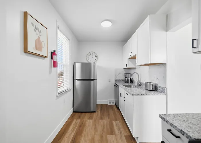 Dormont, Stylish And Modern Two Bedroom Pittsburgh