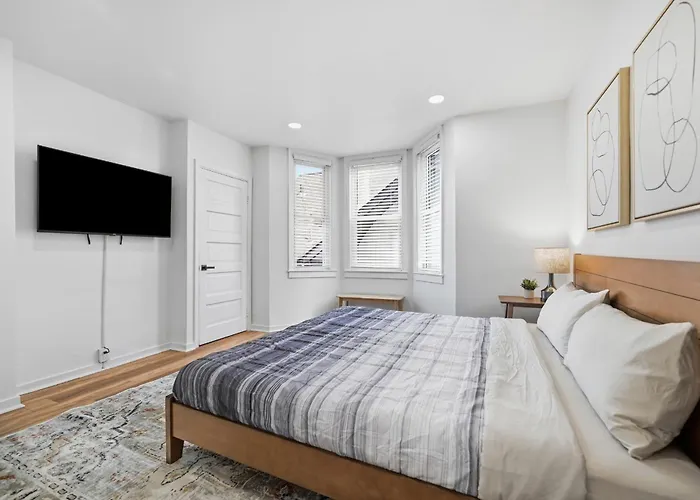 Apartment Dormont, Stylish And Modern Two Bedroom Pittsburgh