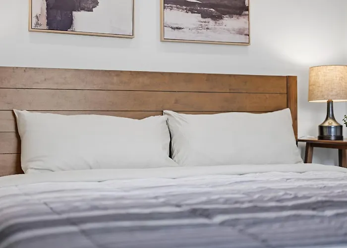 Apartment Dormont, Stylish And Modern Two Bedroom Pittsburgh