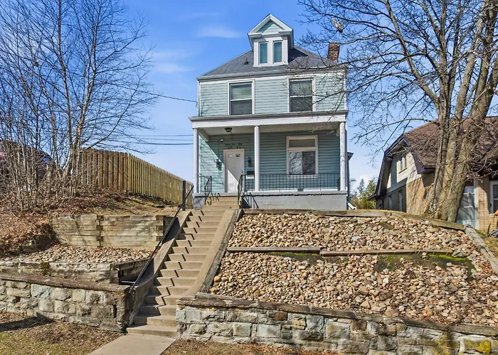 Dormont, Stylish And Modern Two Bedroom * Pittsburgh