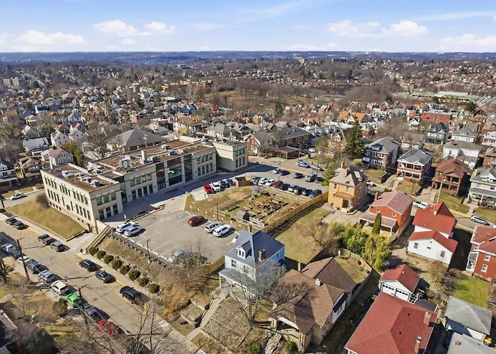 Dormont, Stylish And Modern Two Bedroom