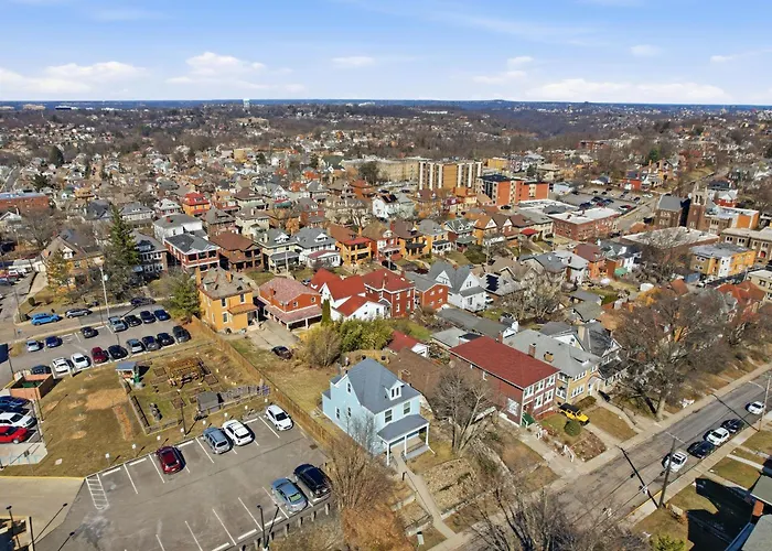Dormont, Stylish And Modern Two Bedroom Pittsburgh